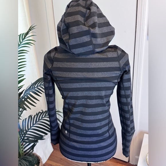 LULULEMON Stride Define Black and Gray Jacket - Picture 13 of 13